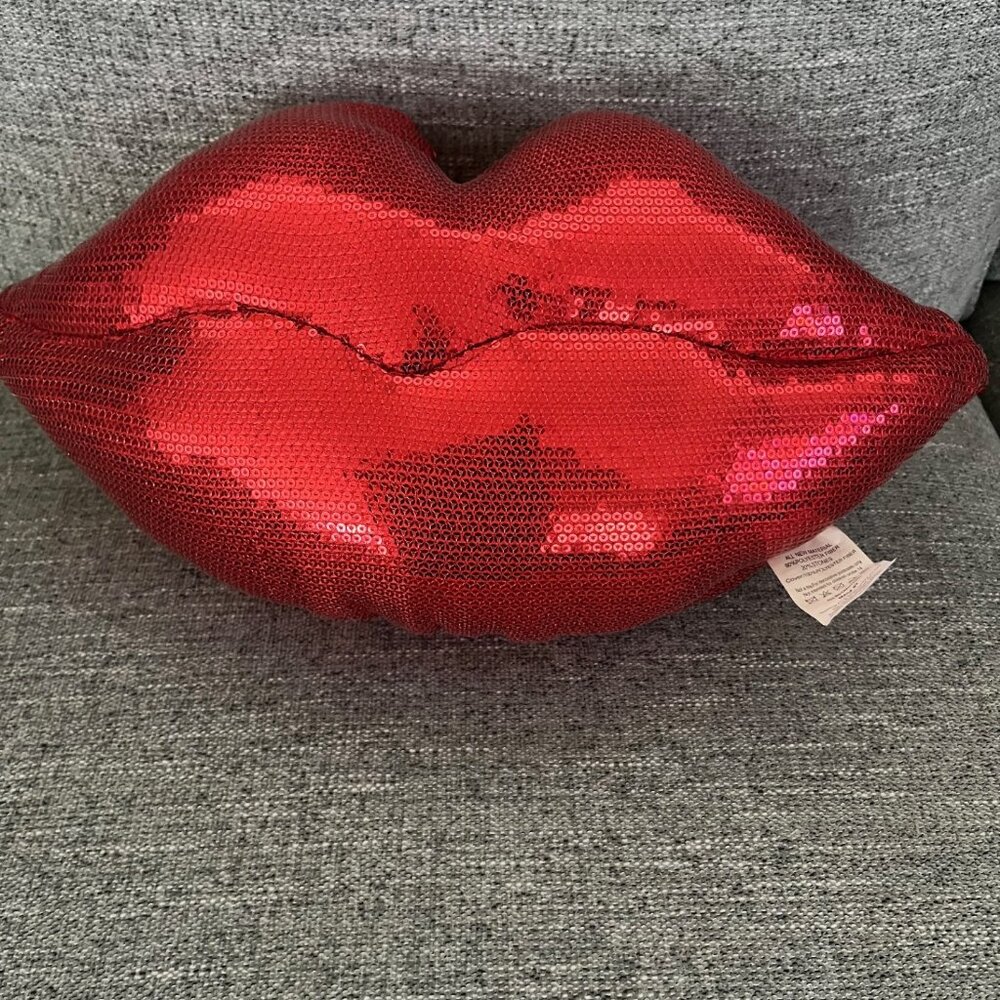 SEQUIN LIP- SHAPED PILLOW RED